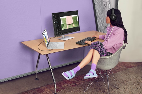 20C2 - HP U28 4K HDR Monitor (Irwin, 15, Brac, Kiara, Headset) Lifestyle Image